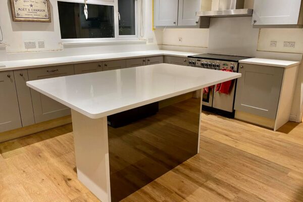 Roktops Worksurfaces LTD | Gallery | Quartz Worktops | Quartz worktop island